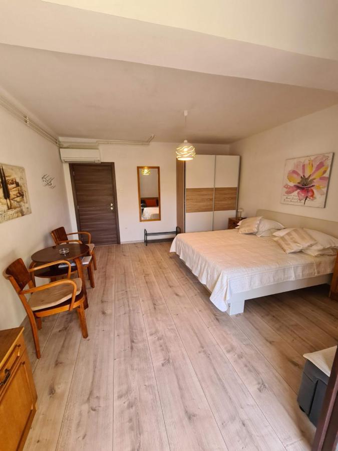 Apartments Ana Medulin Exterior photo